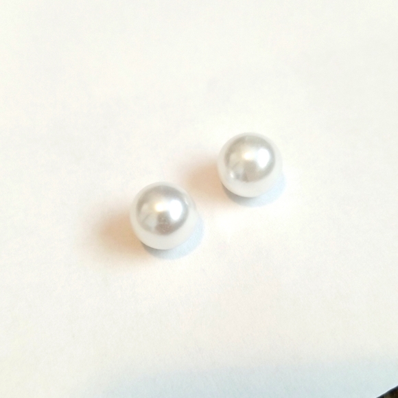 3 for $15 Large Pearl Colored Stud Earrings - Picture 3 of 3